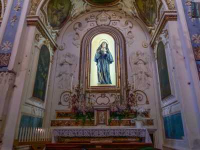 Nella cappella adiacente, un tempo dedicata a santa Filomena, vi � dalla fine dell�800 la statua di santa Rita che, proprio a Conversano, oper� il terzo miracolo